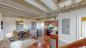 Tri-level Townhouse W Skylights Near Mgh & Mbta